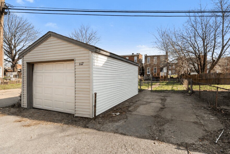 Building Photo - 612 Holly Hills Ave