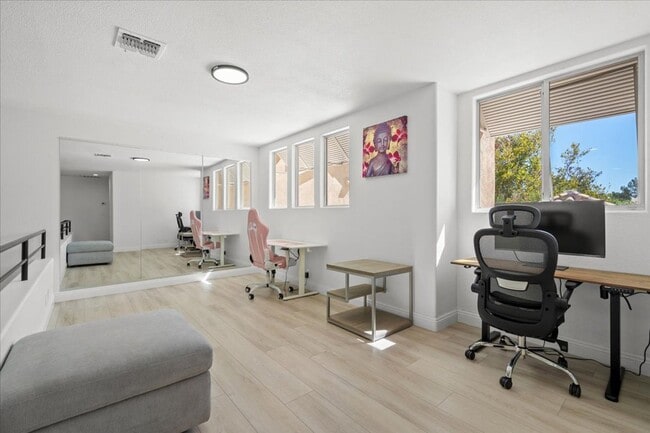 Building Photo - Modern, Elegant Fully Furnished 3 Bedroom ...