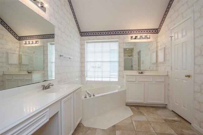 Building Photo - 9822 Therrell Dr