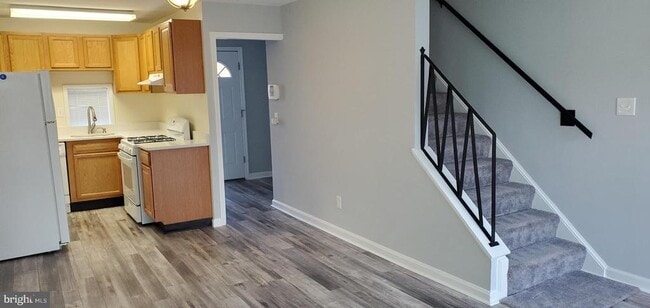 Building Photo - 3004 St Clair Dr