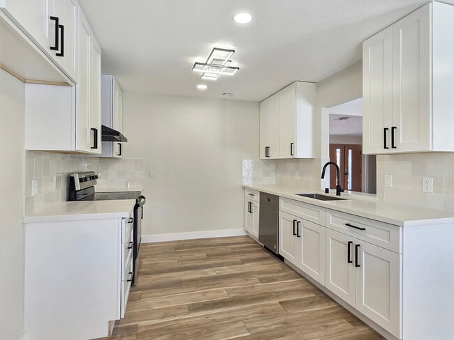 Building Photo - 8201 W Hammer Ln