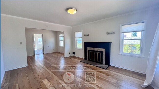 Building Photo - Spacious 2 bedroom Home w/ Backyard, Garag...