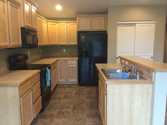 Building Photo - Cute 3 bedroom, 2 bathroom!!