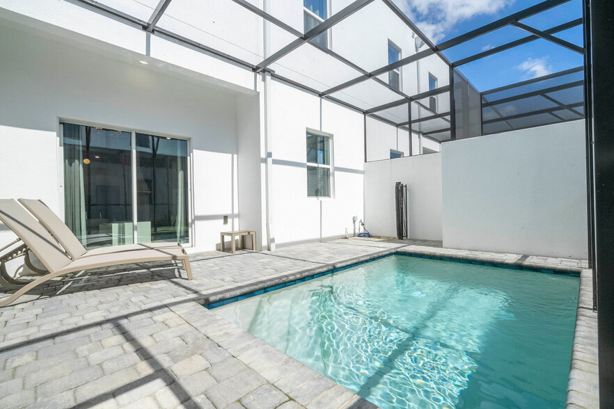 Building Photo - 513 Famagusta Dr