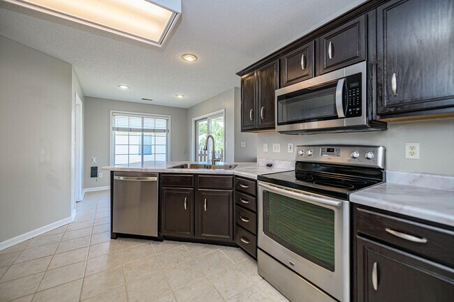 Building Photo - 709 Campusview Dr