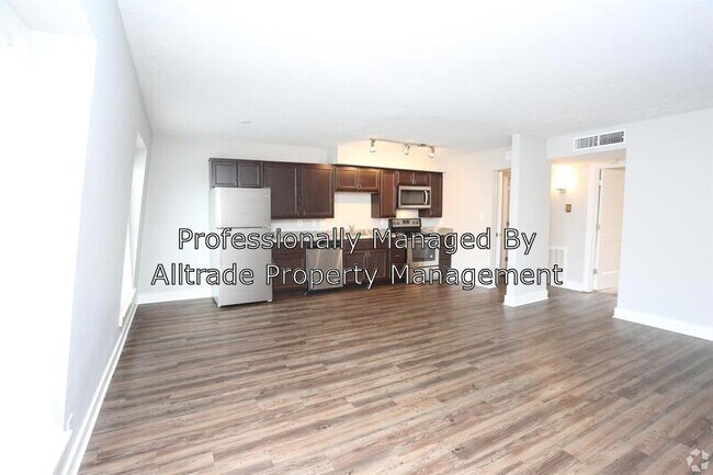 Building Photo - 2601 Lindsay Ave