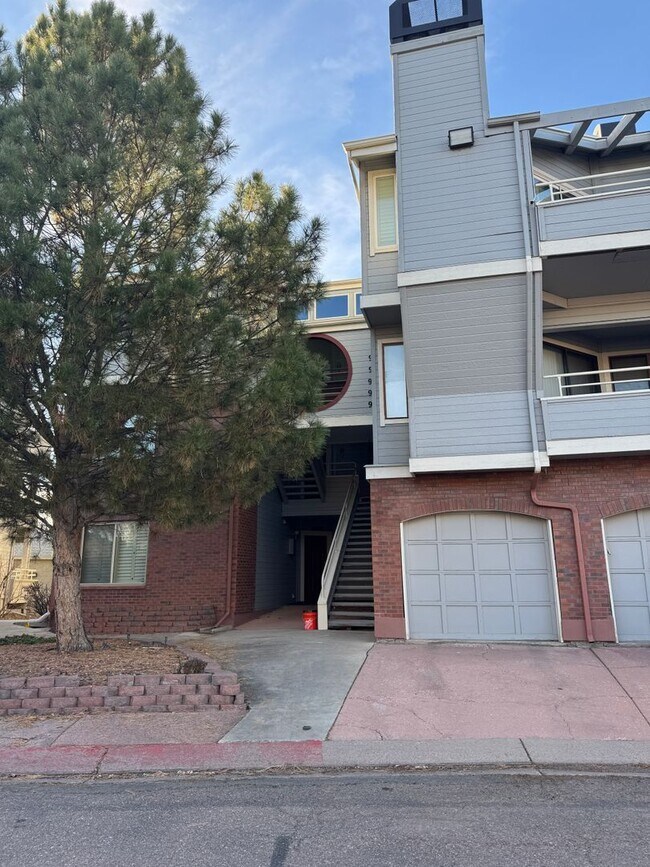 Building Photo - Adorable 2 Bedroom Condo w/Mountain Views!