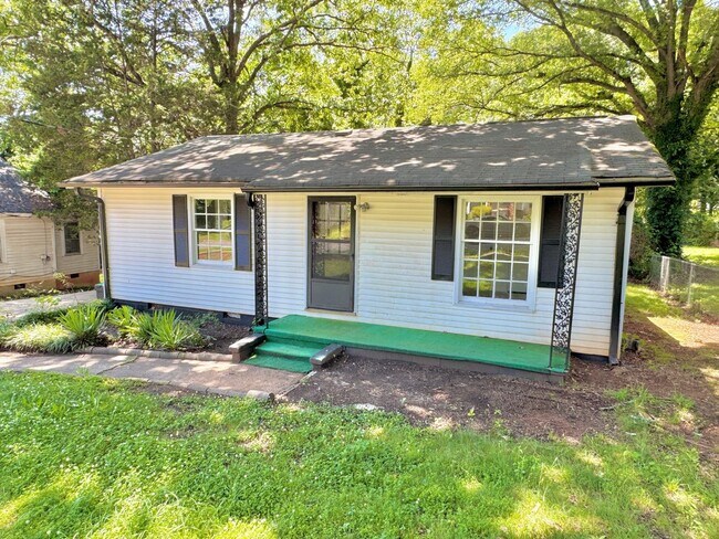 Primary Photo - Statesville - 3BR/1BA