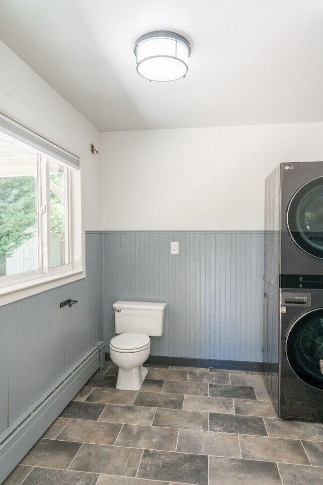 Building Photo - 3Bd/1.5Ba Renton Home
