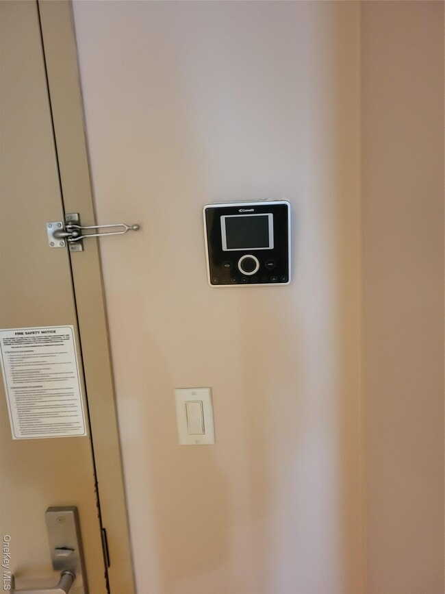 Building Photo - 143-20 Hoover Ave