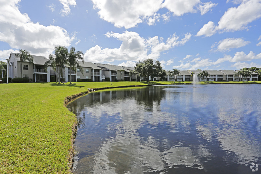 Building Photo - Timber Chase at Sarasota Bay