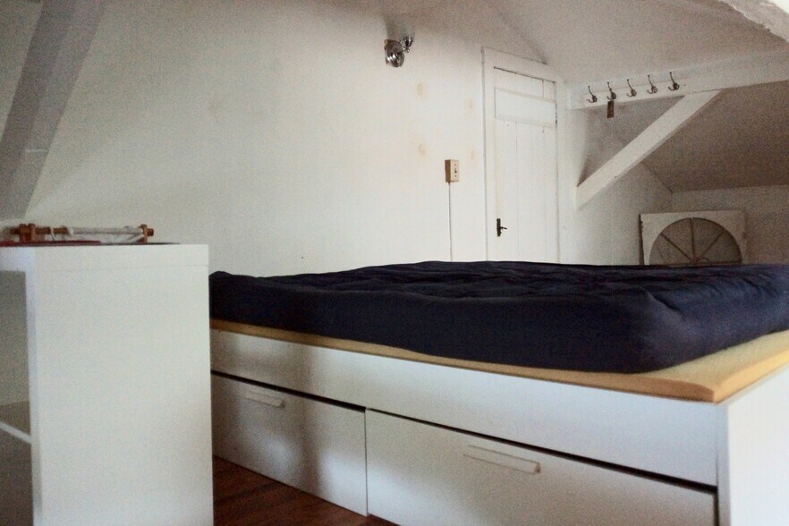 Building Photo - 1150 Chapel St