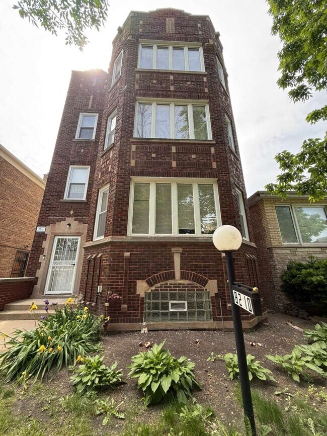 Building Photo - 8210 S Marshfield Ave