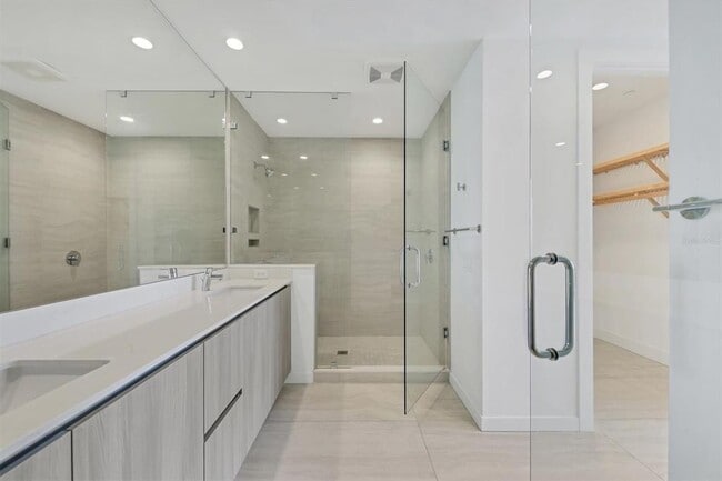 Building Photo - 301 QUAY Cmn