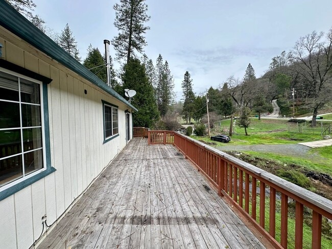 Building Photo - Creekside Home with Bonus Room above 2-Car Garage Alta Sierra