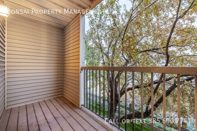 Building Photo - 8096 N Ridge Loop E