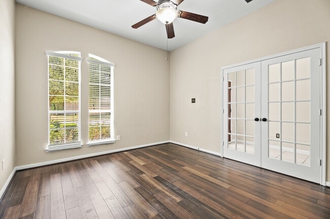 Building Photo - 4713 La Escalona Dr