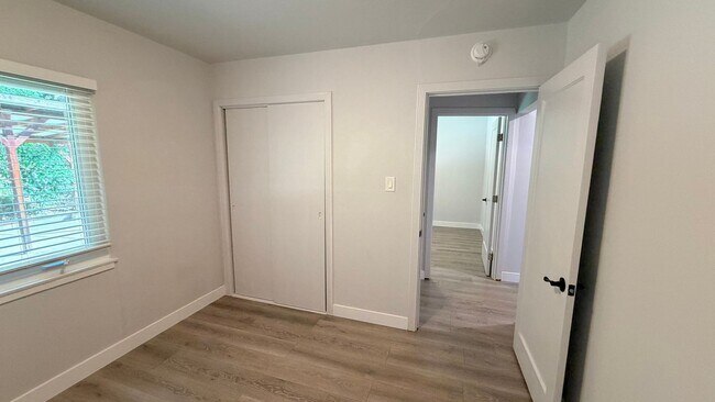 Building Photo - Pleasant Hill! Beautiful remolded 3 bedroom 1 bath single family home excellent neighborhood!