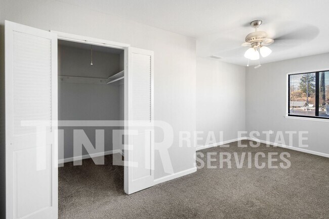 Building Photo - STUNNING UPDATED HOME 5 BEDROOM HOME ON CO...