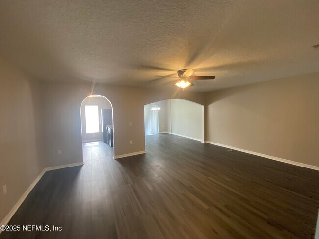 Building Photo - 11859 Lake Bend Cir