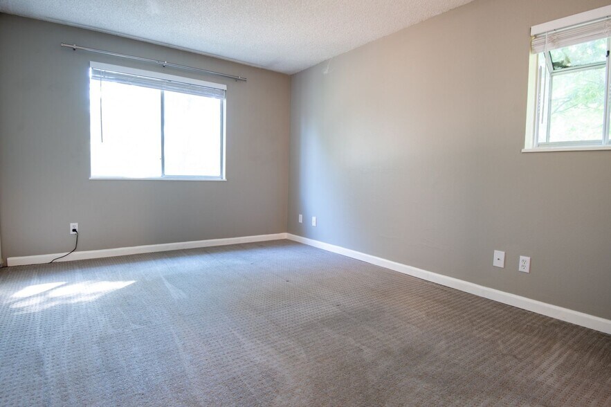 Building Photo - 8555 Fairmount Dr