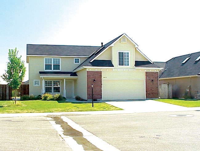 Primary Photo - Large 3 BedRoom w/BONUS ROOM Home in MoonR...