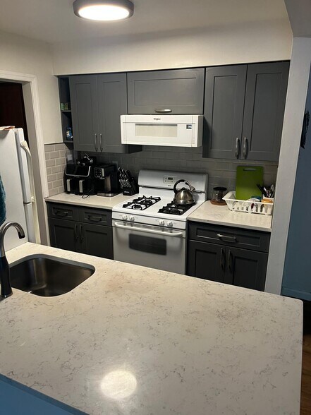 Building Photo - 205 Woodhollow Dr