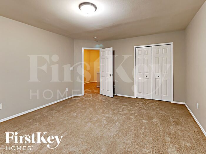 Building Photo - 3005 Buckleigh Dr