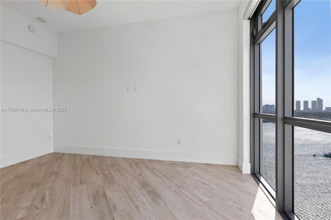 Building Photo - 17301 Biscayne Blvd