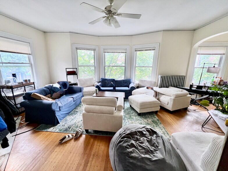 Primary Photo - 356 Harvard St