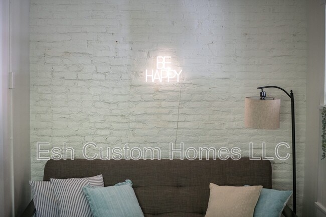 Building Photo - 419 W Orange St