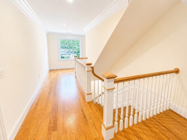 Building Photo - 122 Laconia St