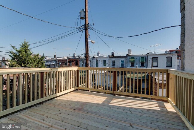 Building Photo - Charming 2 Bedroom/2.5 Bathroom Townhome in Patterson Neighborhood, MD!