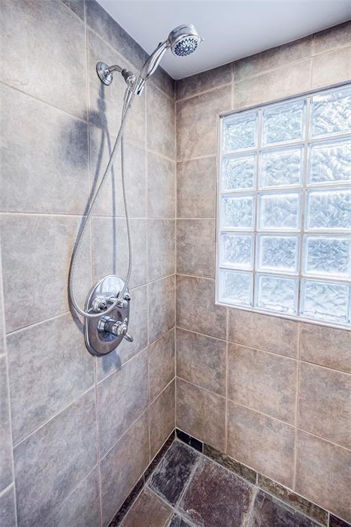 Building Photo - 183 Locust St NE