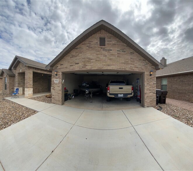 Garage - 6922 Ranch Hand Dr