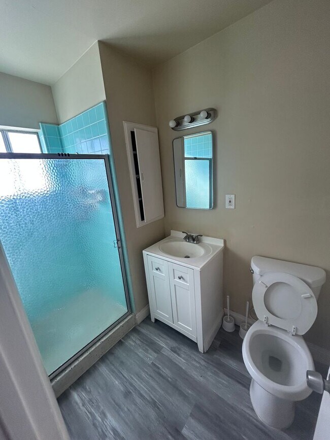 Building Photo - BARSTOW 3 bedroom 2 bath- 2 car garage HOME