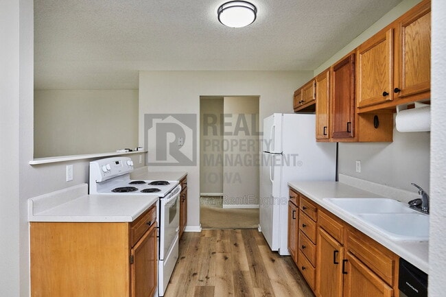 Building Photo - 2017 Vista View Dr