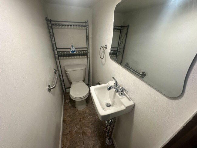 Building Photo - 2439 S Iseminger St