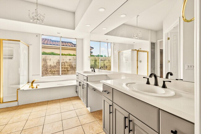 Building Photo - 6 Queens Ct