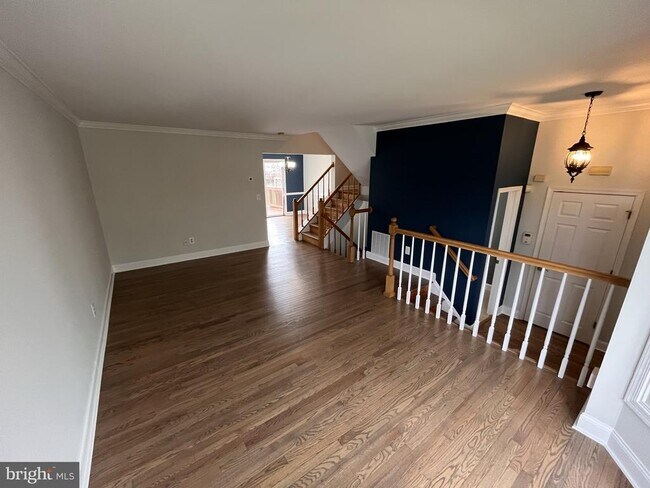 Building Photo - 3762 Farmland Dr