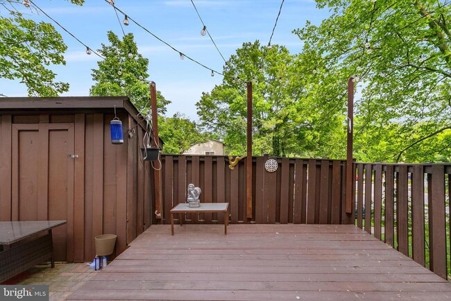 Building Photo - 7329 Split Rail Ln