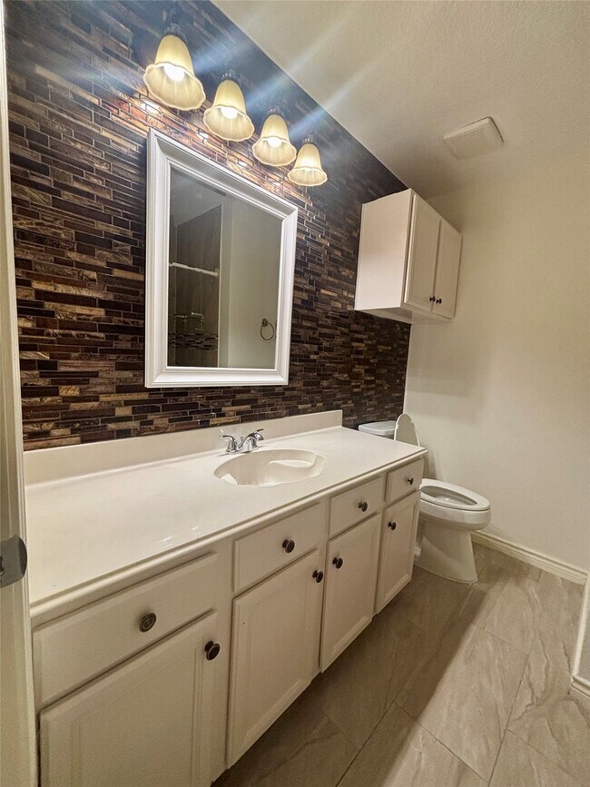 Building Photo - 7815 Log Hollow Dr
