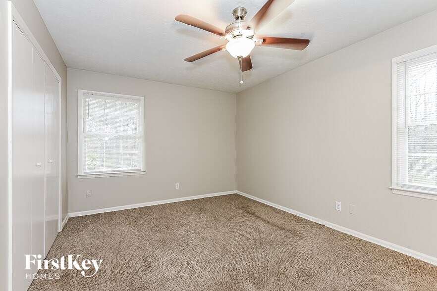 Building Photo - 2661 Oxbow Way SW