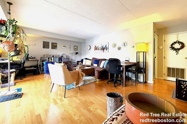 Building Photo - 1243 Beacon St