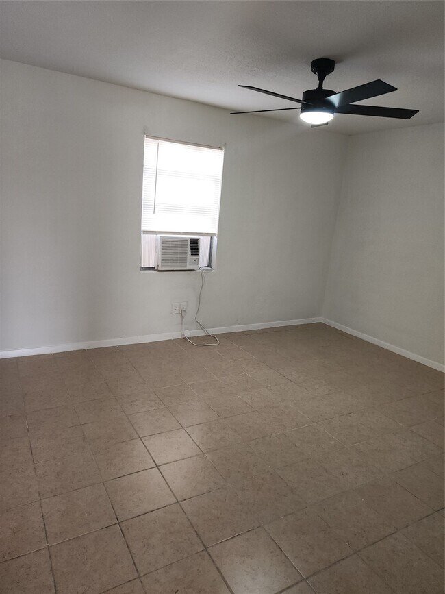 Building Photo - 14033 Garber Ln