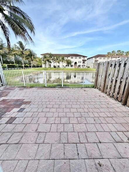 Building Photo - 8965 NW 98th Ave