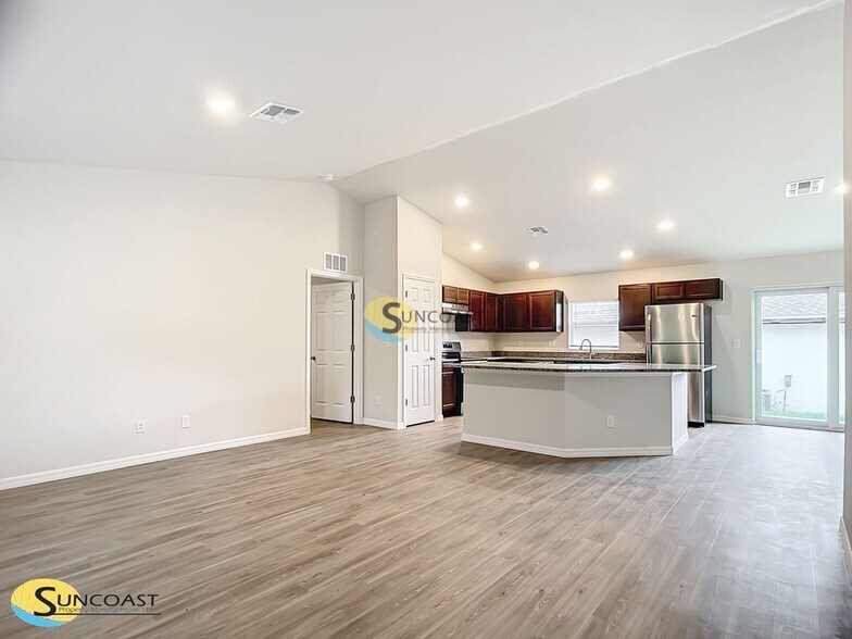 Building Photo - 7839 N Quibble Ave