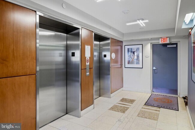 Building Photo - 2200 N Westmoreland St