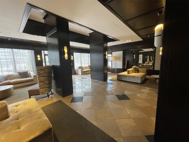 Building Photo - 600 NE 36th St