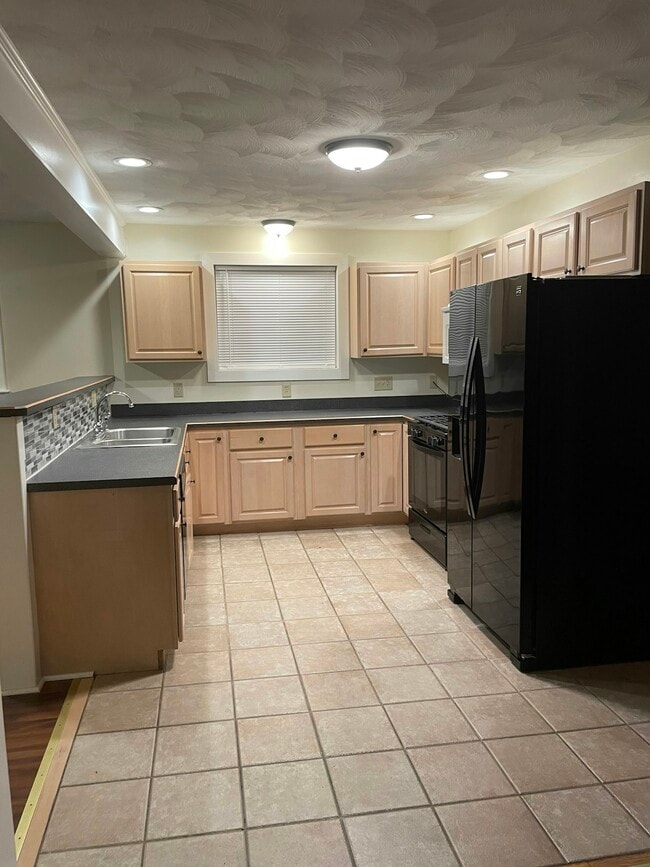 Building Photo - 213 Garden City Dr